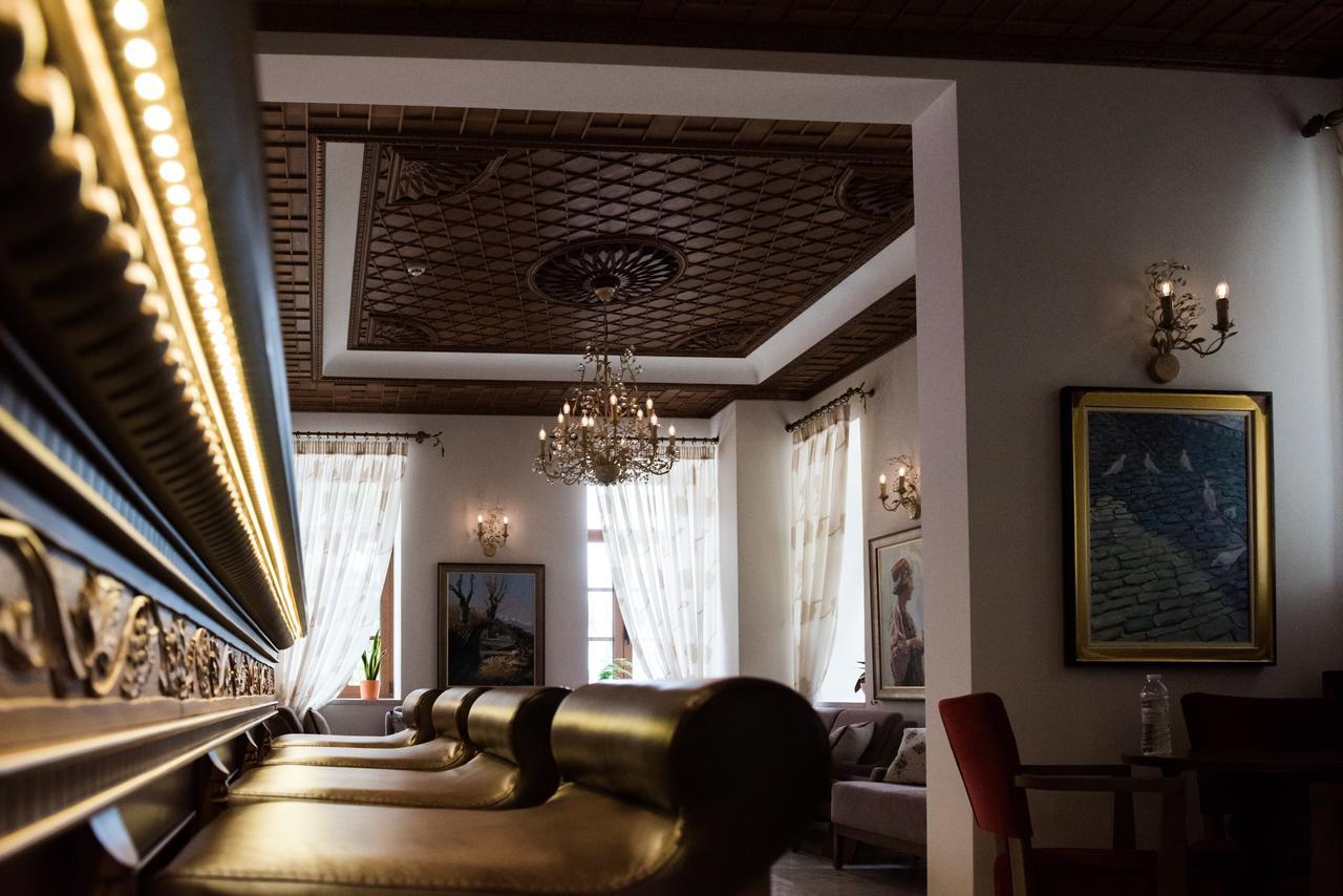 Hotel Argjiro Gjirokaster Bagian luar foto