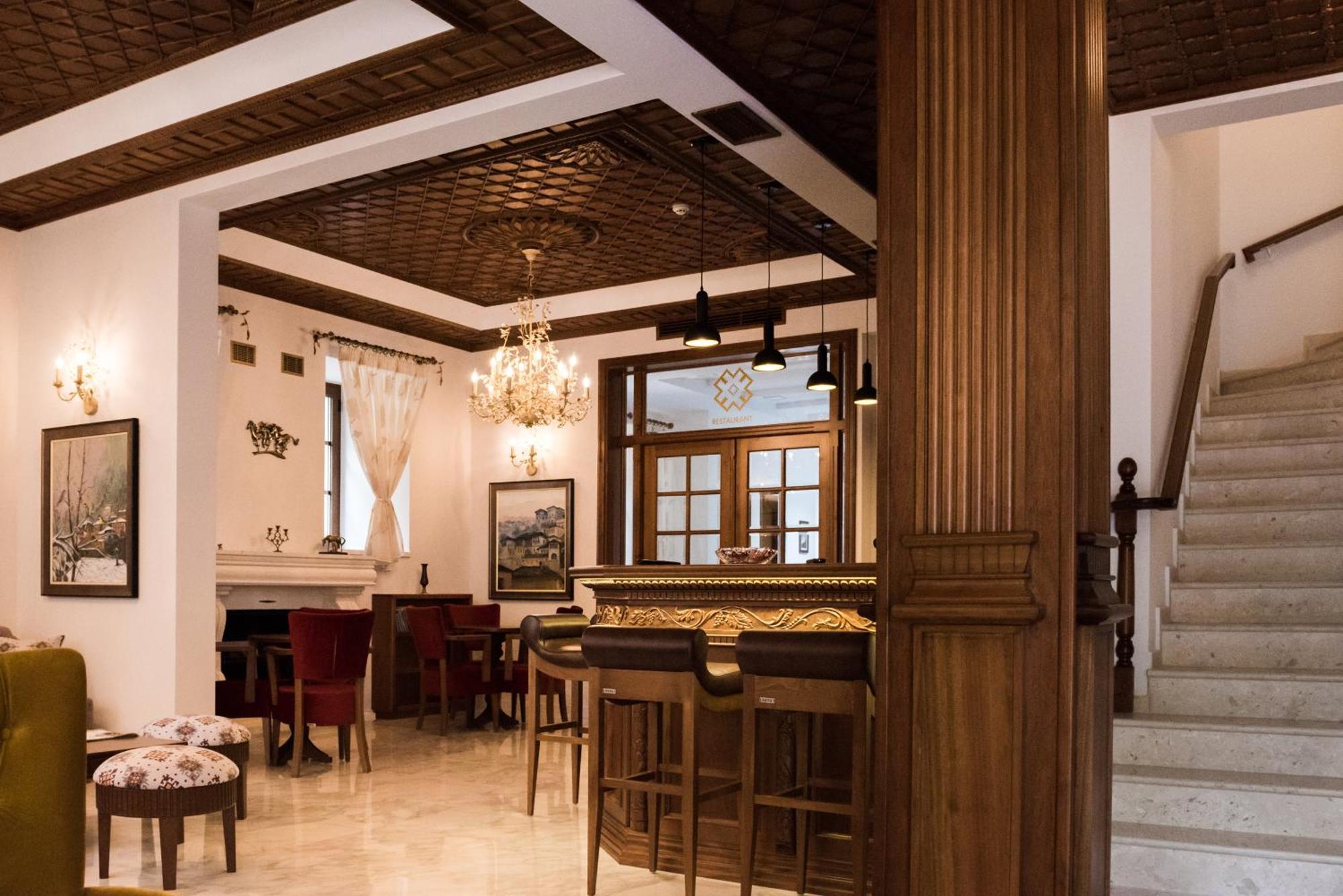 Hotel Argjiro Gjirokaster Bagian luar foto