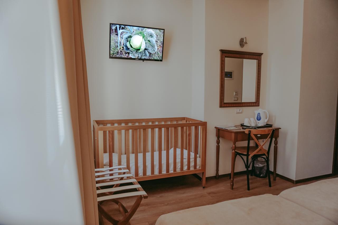 Hotel Argjiro Gjirokaster Bagian luar foto