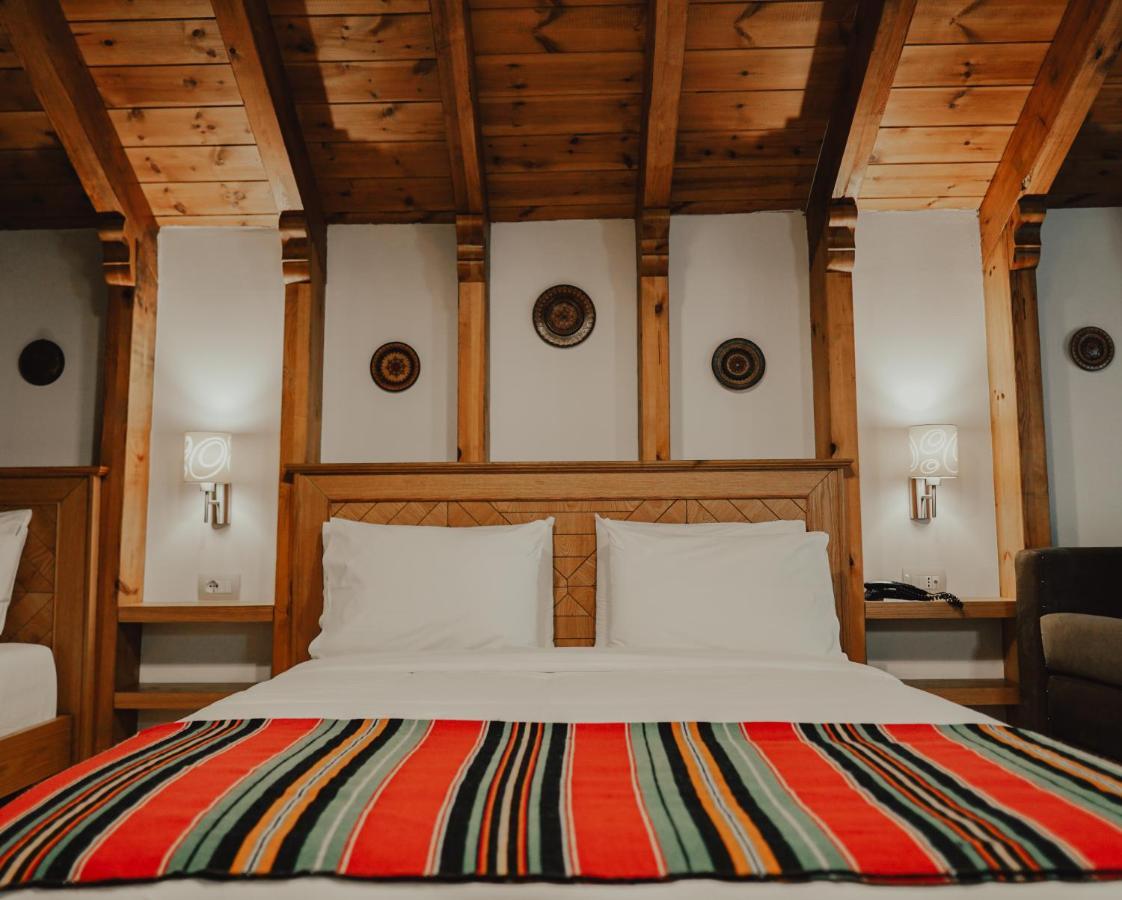 Hotel Argjiro Gjirokaster Bagian luar foto