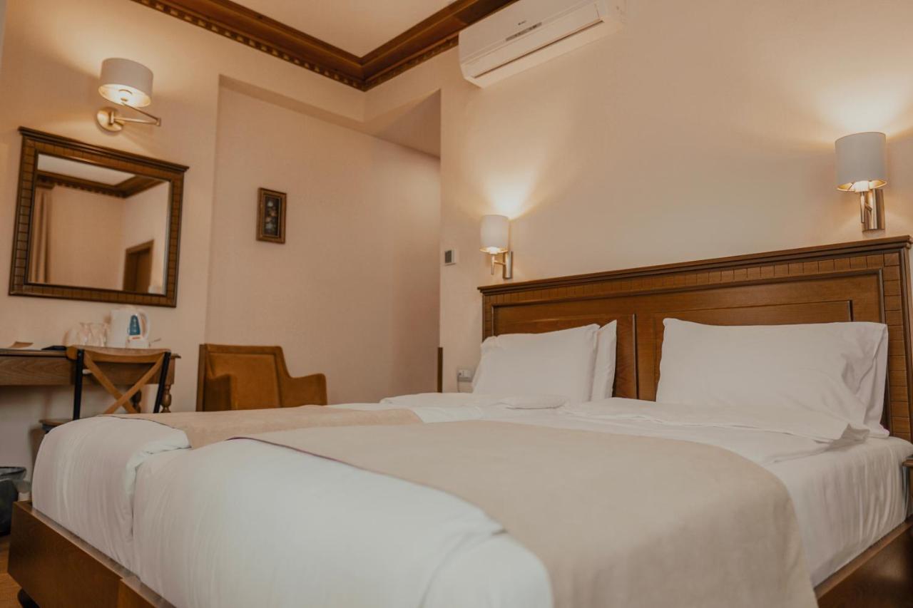 Hotel Argjiro Gjirokaster Bagian luar foto