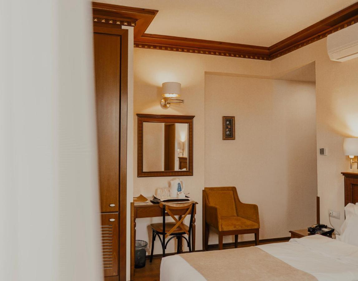 Hotel Argjiro Gjirokaster Bagian luar foto